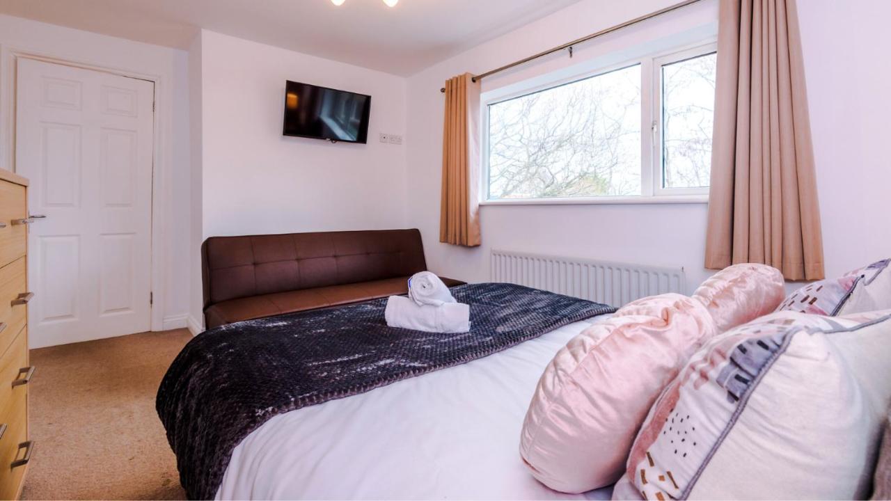 Newhall Road - 4 Bedroom Chester Home - Parking Wervin Zewnętrze zdjęcie